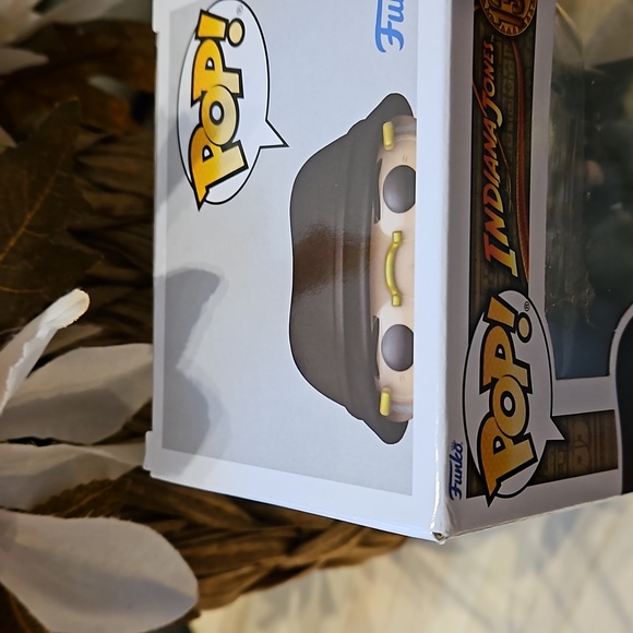 NWP Set of 2 Funko Pops #1351 & #1354 Henry Jones Sr & Marion Ravenwood - Picture 9 of 12